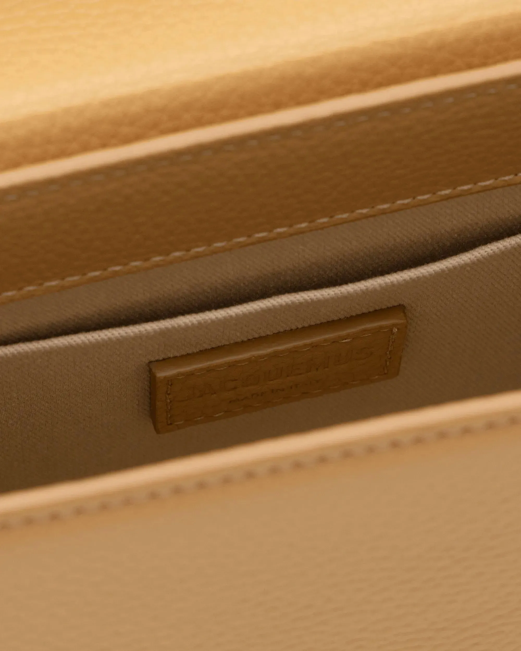 Le Grande Chiquito Handbag