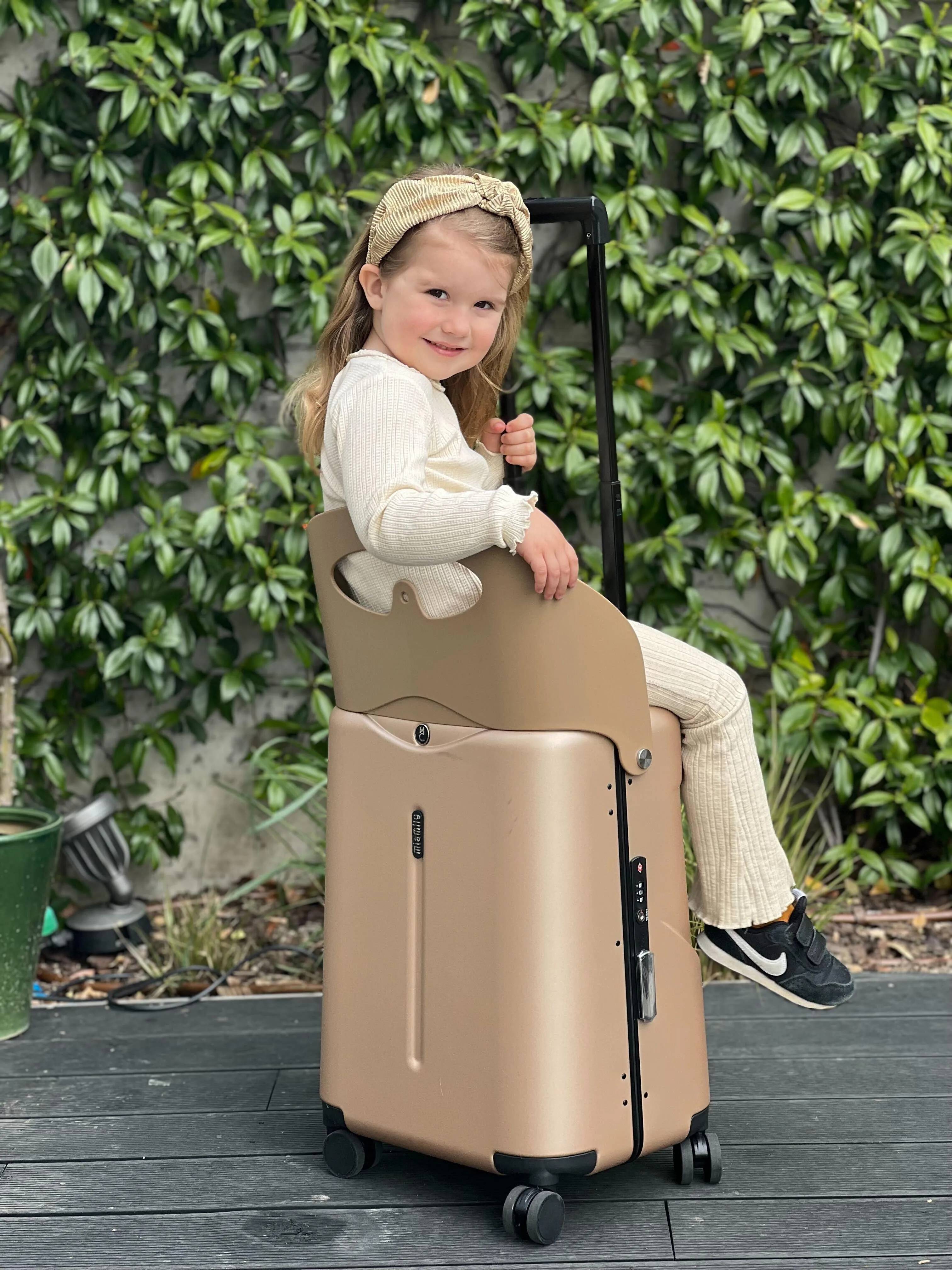MiaMily Multicarry 18" Carry On Luggage - Scratch Resistant Finish